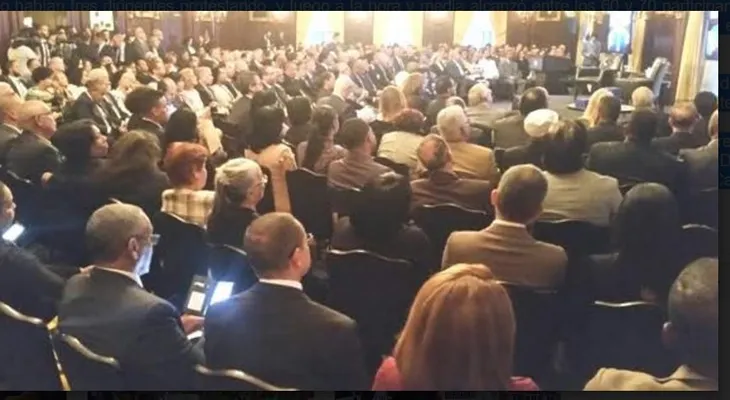 Más de 500 asisten acto LF en NY; algunos lo acabaron y otros defendieron;  le vocearon Punta Catalina", "Odebrecht" y "corruptos"· 