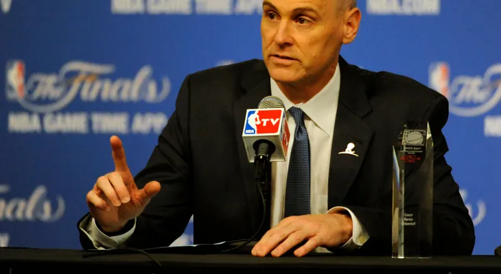 Dallas extienden el contrato de Rick Carlisle