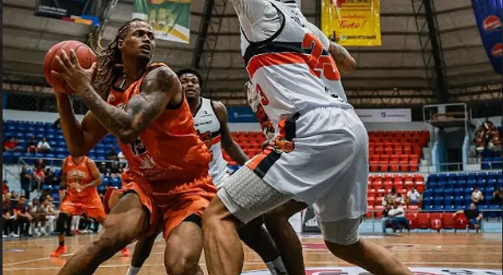 Mirambeaux lidera triunfo de los Reales ante Cañeros