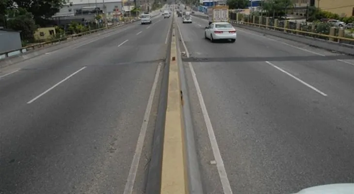 Cerrarán el jueves tramo autopista Duarte para concluir colocación de vigas en puente.