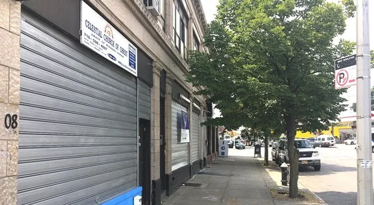 Hispana robada y agredida cuando salía de iglesia en Queens