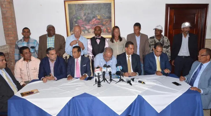Denuncian que danilistas están sobornando a legisladores para que pasen al PRD y aprueben la reforma