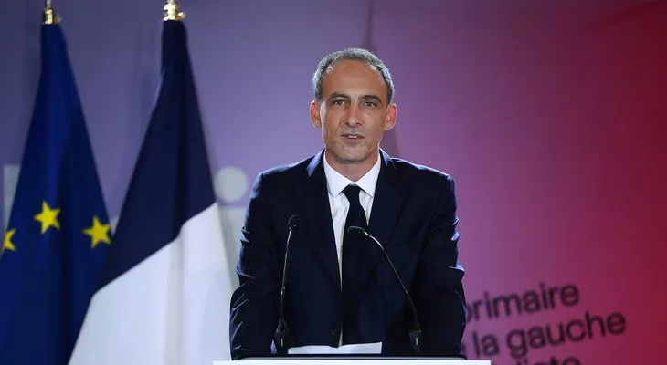 Raphaël Glucksmann gana las primarias socialistas y será candidato presidencial en Francia 2027