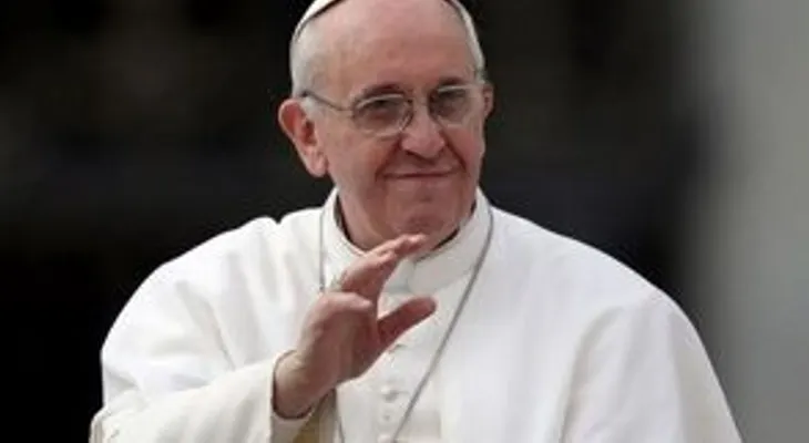 El papa dice que "hoy más que nunca necesitamos paz" al anunciar viaje a Asís