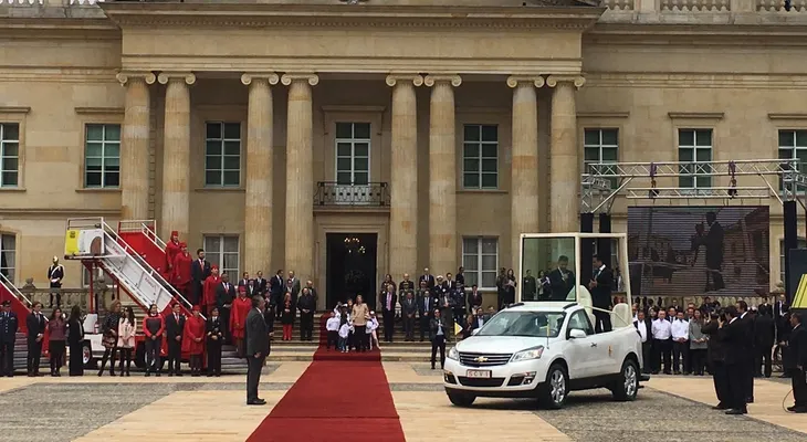 Así será el papamóvil en el que viajará Francisco en Colombia