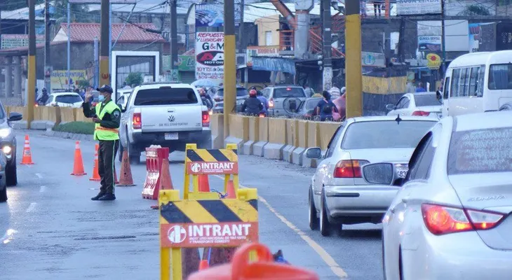 Obras Públicas y otras instituciones habilitan carril expreso para desahogo del tránsito en la autopista Duarte