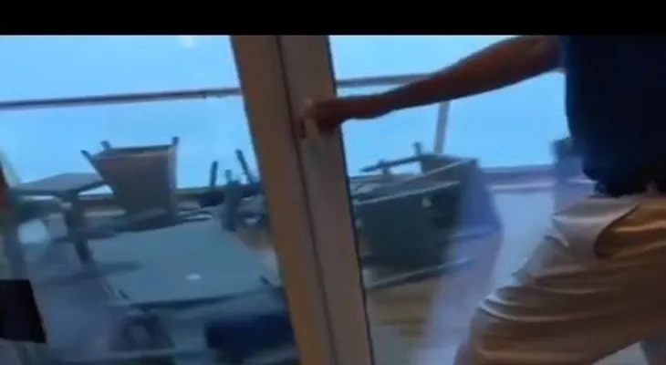 Una fuerte tormenta destroza este crucero (VIDEO)