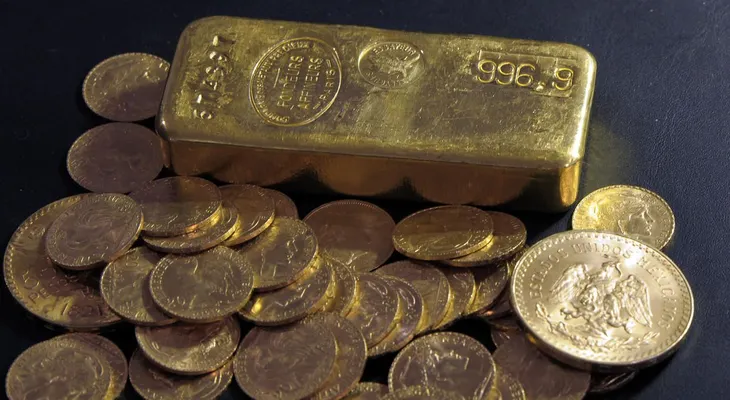 Un francés hereda una casa y encuentra 3.5 millones de euros en lingotes y monedas de oro
