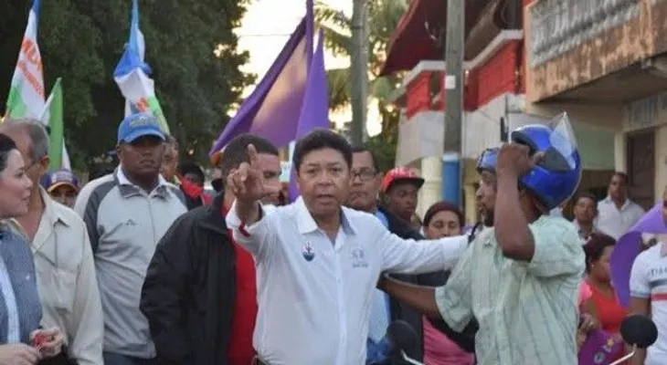 Precandidato garantiza convertirá la basura en industria en Santo Domingo Este