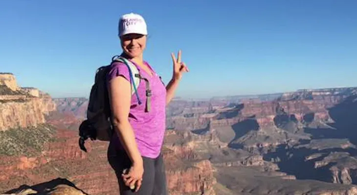 Ejecutiva de Yelp se enreda con sus pies y cae del Gran Cañón (VIDEO DEL GRAN CAÑON)