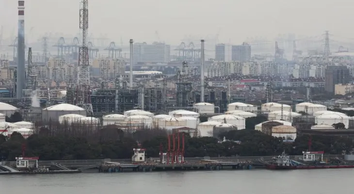 EE.UU. amenaza con un 'Día D económico' contra países que compran petróleo a Irán; China en la mira