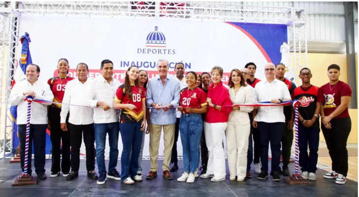 Abinader entrega polideportivos en Puerto Plata