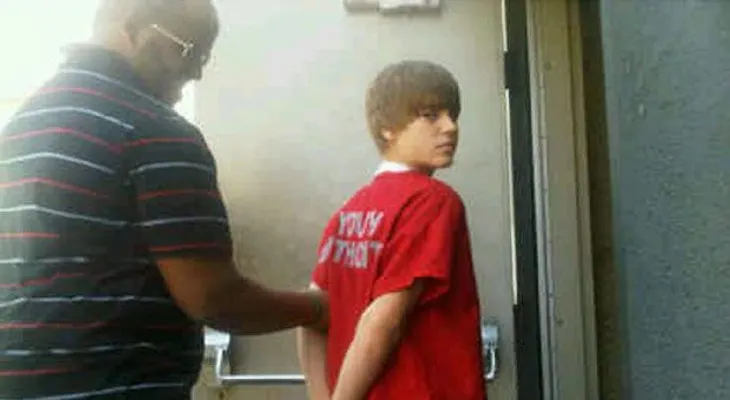 El problemático Justin Bieber es retenido en aeropuerto de Nueva Jersey 