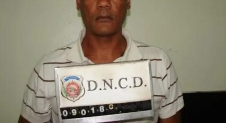 La DNCD apresa en SD Este a un sospecho de narcotráfico con un kilo de "coca" y  una pistola