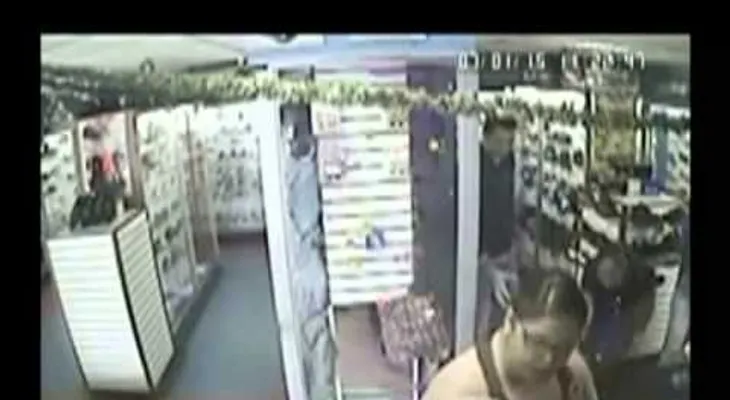 Un ladrón muere cuando el dueño del negocio comenzó a gritar "la sangre de Cristo tiene poder" (VIDEO)