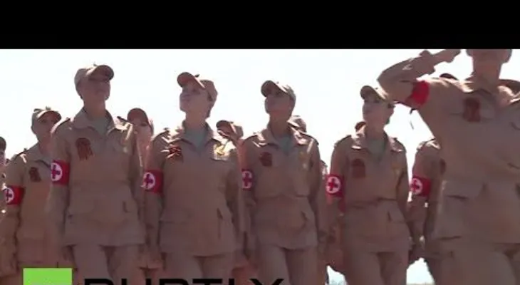 Así celebraron el Día de la Victoria en la base aérea rusa en Siria (VIDEO)
