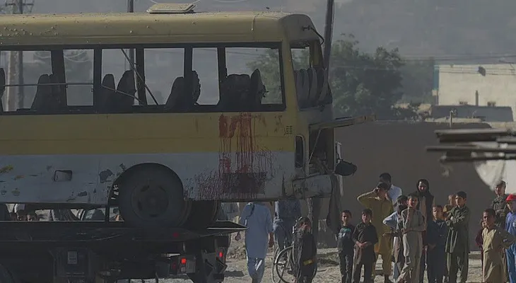 Ataque suicida deja 14 muertos en Kabul