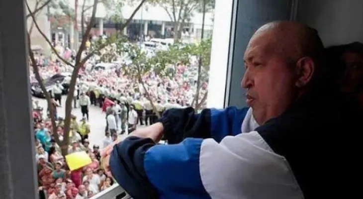Alegada foto de Chávez en el Hospital Militar genera polémica