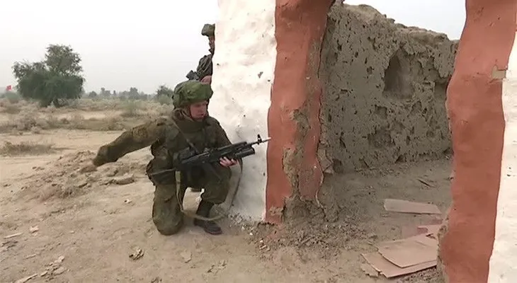 Fuerzas especiales de Rusia y de la India se unen contra los terroristas (VIDEO EN 1RA PERSONA)