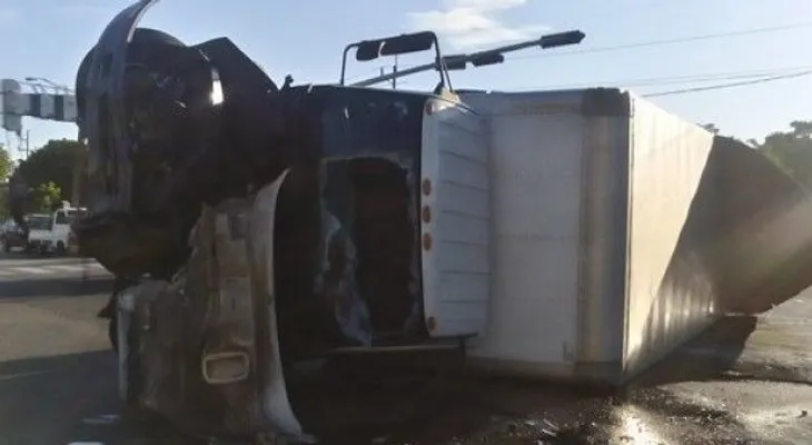 Hombre sufre severos golpes al deslizar patana que conducía en la Luperón