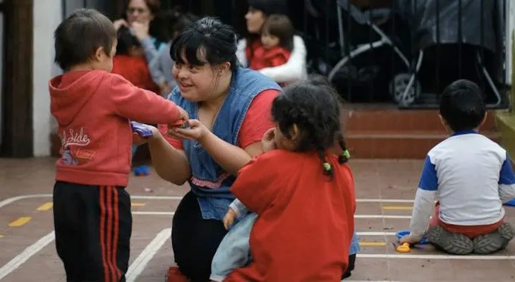 Conoce a Noelia Garella, la primera maestra de preescolar con síndrome de Down en Argentina