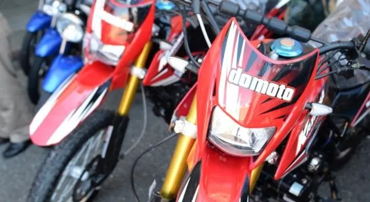 MITUR dona motocicletas para corredor Jarabacoa
