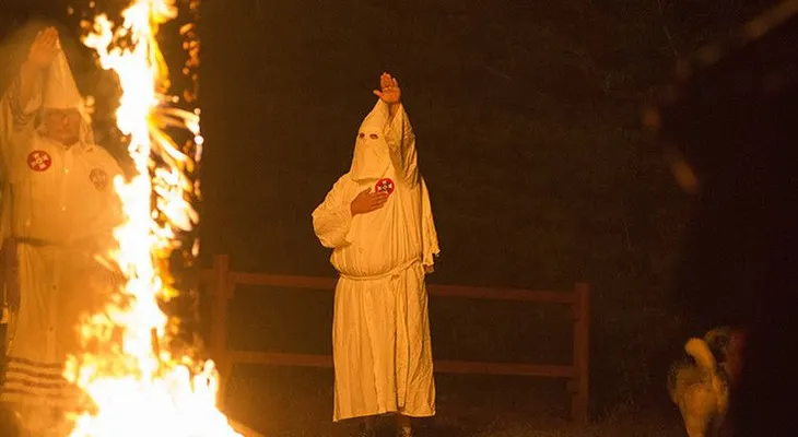 Anonymous identifica senadores y alcaldes de EE.UU. como miembros del Ku Klux Klan