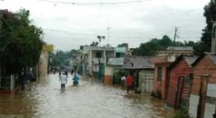 Unas 208 viviendas afectadas por las lluvias; 1,040 desplazados y 12 provincias en alerta
