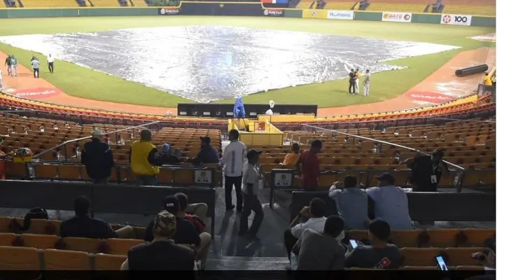 Suspenden partido Aguilas-Estrellas por fuertes lluvias en Santiago