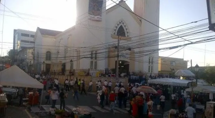 Católicos abarrotan santuario en Santiago 