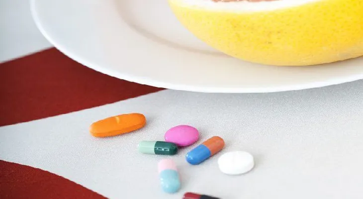 Mezclar medicamentos con estos alimentos comúnes causan reacción