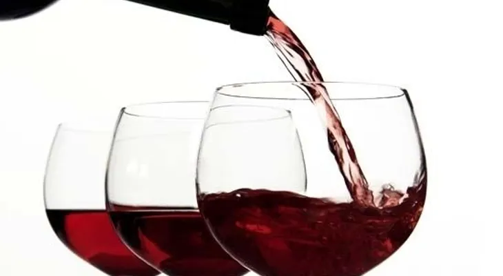 Con moderación, el alcohol es beneficioso para la salud femenina