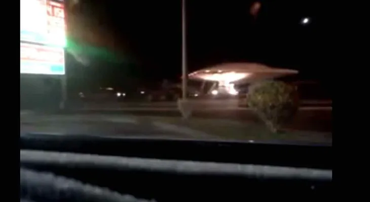 Video de supuesto OVNI siendo remolcado por un camión en Nevada