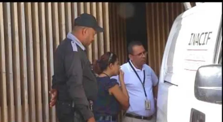Hallan con un disparo cadáver de vigilante de un negocio en la Abraham Lincoln