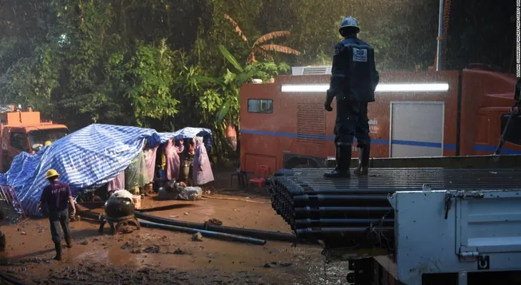 Rescatistas tratan de entrar a las cueva de Tailandia por otro punto para encontrar a los niños atrapados