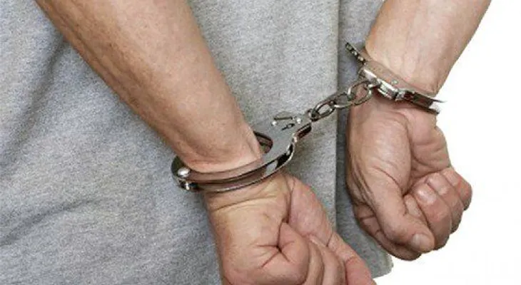Policía apresa a uno por atraco a tienda de celulares en que hirieron de bala a dos hombres