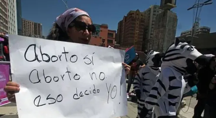 Bolivia: se desatan fuertes debates y críticas por caso de niña de 11 años violada y embarazada 