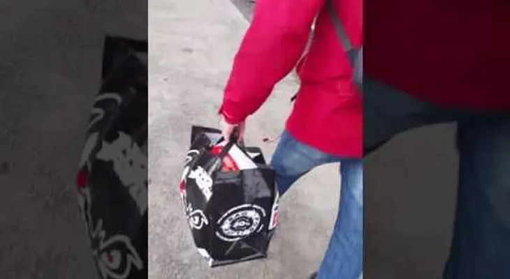Un pedófilo que se citó con una menor de 14 años, tiene inesperado recibimiento (VIDEO)