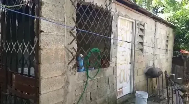 Haitianos prenden fuego a una vivienda con la familia completa dentro