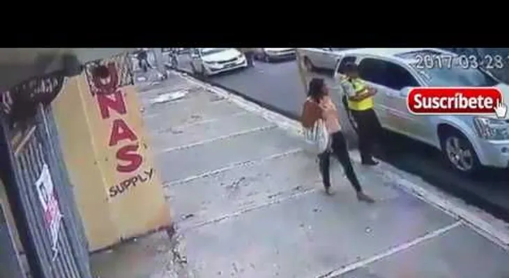 Delincuente asalta mujer en presencia de un AMET