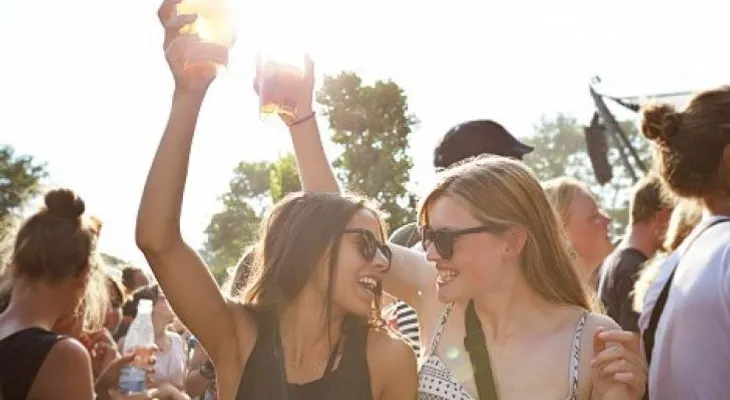 7 razones por las que te emborrachas más que tus amigas