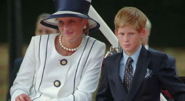 El príncipe Enrique revela que vivió en "el caos total" tras la muerte de Diana