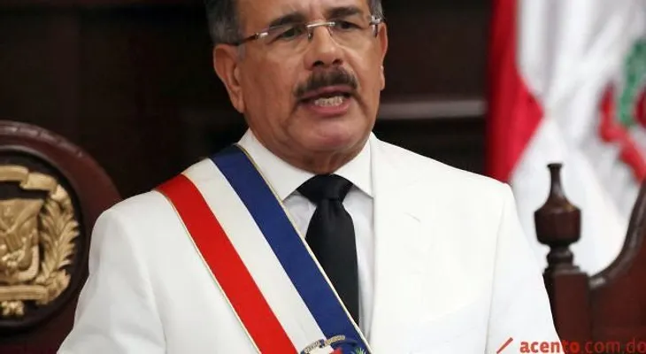 Ministro dice no hay vuelta atrás en aumento peajes; pero Danilo lo desautoriza