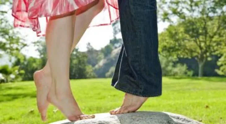 ¿Por qué un beso te puede hacer levitar?