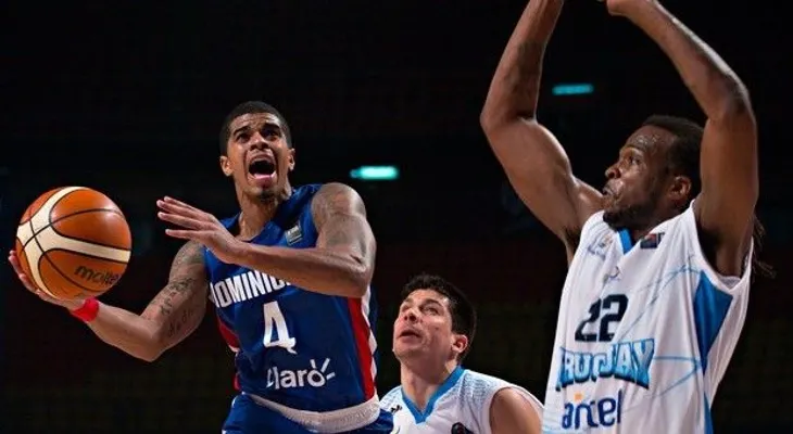 RD aplasta a Uruguay y clasifica a segunda fase