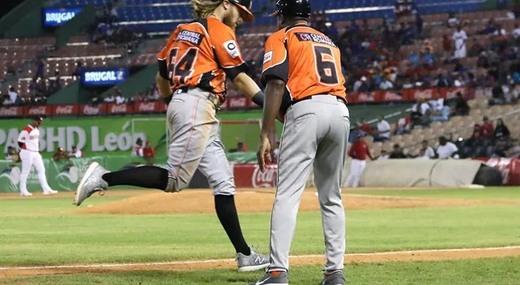 Toros vencen a los Leones 9-3; Taylor Motter conecta jonrón