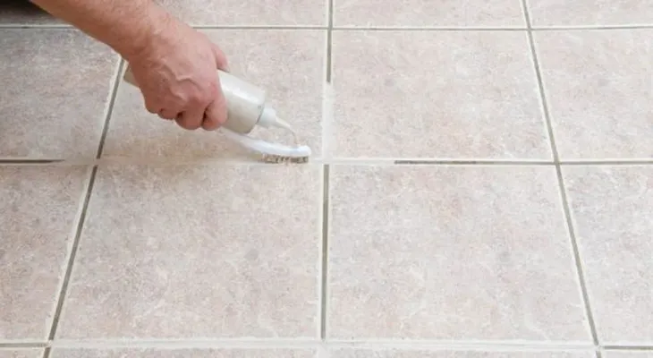 Aprende a limpiar la unión de los azulejos con este producto 100% natural hecho en casa