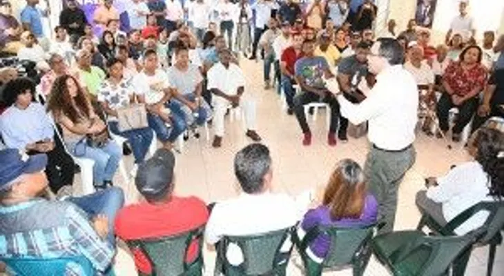 Andrés Navarro garantizará trabajo seguro a la familia dominicana