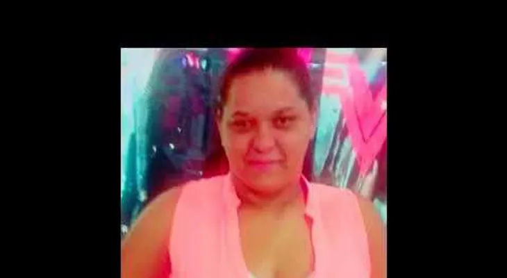 Una mujer se fuga con una lesbiana que la "sonsacó" por las redes sociales, y deja a su esposo y sus dos hijos
