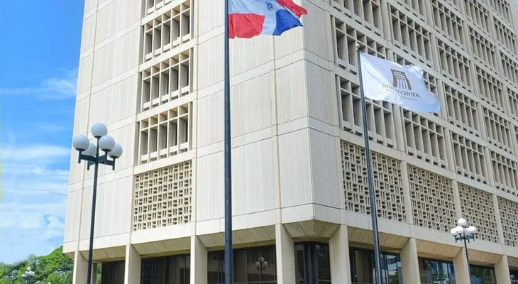 BCRD informa cambio del año en la moneda de RD$5.00